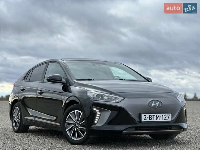 Черный Хендай Ioniq, объемом двигателя 0 л и пробегом 122 тыс. км за 11999 $, фото 4 на Automoto.ua