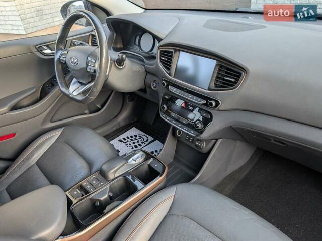 Черный Хендай Ioniq, объемом двигателя 0 л и пробегом 77 тыс. км за 13500 $, фото 28 на Automoto.ua