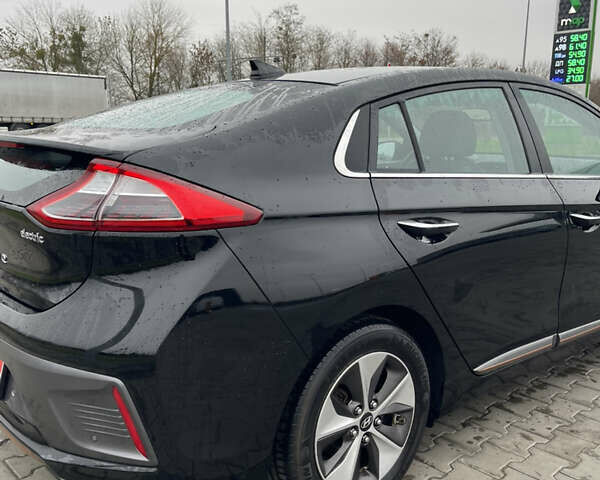 Черный Хендай Ioniq, объемом двигателя 0 л и пробегом 113 тыс. км за 13300 $, фото 5 на Automoto.ua