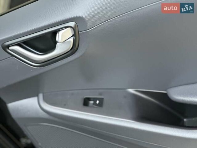 Черный Хендай Ioniq, объемом двигателя 0 л и пробегом 122 тыс. км за 11999 $, фото 52 на Automoto.ua