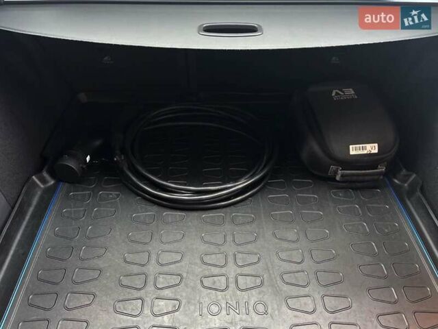 Черный Хендай Ioniq, объемом двигателя 0 л и пробегом 44 тыс. км за 17300 $, фото 10 на Automoto.ua