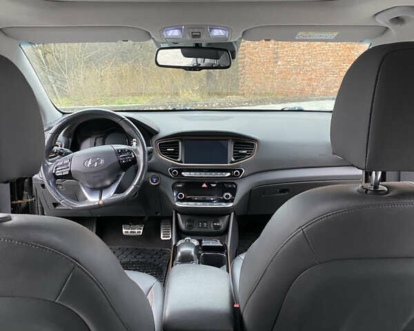 Черный Хендай Ioniq, объемом двигателя 0 л и пробегом 128 тыс. км за 12300 $, фото 31 на Automoto.ua