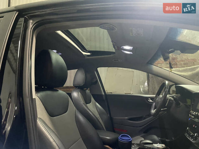 Черный Хендай Ioniq, объемом двигателя 0 л и пробегом 122 тыс. км за 13200 $, фото 17 на Automoto.ua