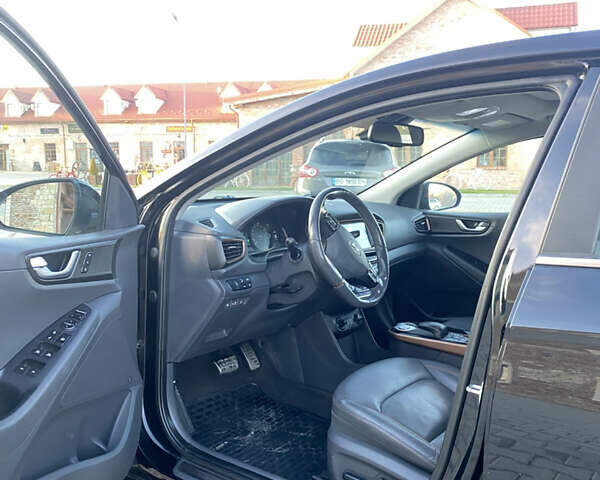 Черный Хендай Ioniq, объемом двигателя 0 л и пробегом 128 тыс. км за 12200 $, фото 9 на Automoto.ua