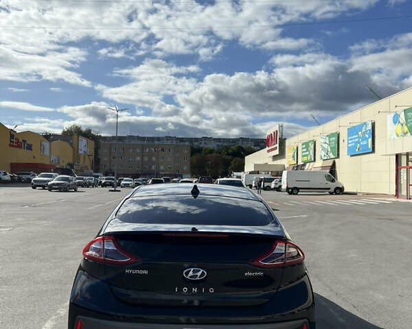 Хендай Ioniq 2017 в Житомире на Automoto.ua Черный Хендай Ioniq, объемом двигателя 0 л и пробегом 193 тыс. км за 12500 $, фото 2 на Automoto.ua