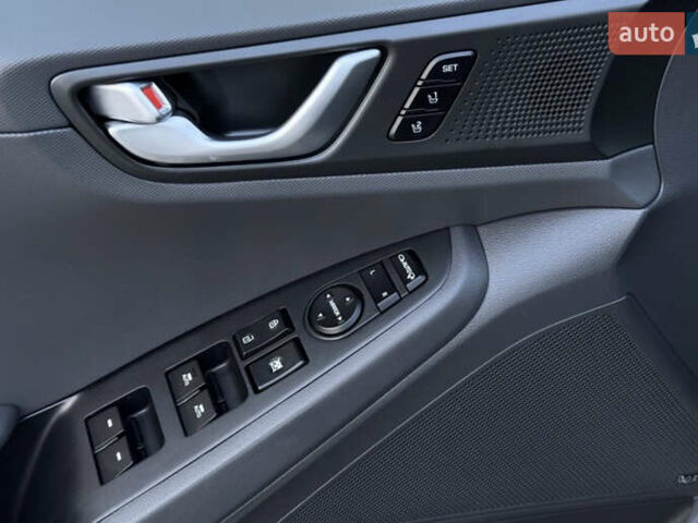 Черный Хендай Ioniq, объемом двигателя 0 л и пробегом 105 тыс. км за 12150 $, фото 15 на Automoto.ua