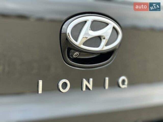 Черный Хендай Ioniq, объемом двигателя 0 л и пробегом 122 тыс. км за 11999 $, фото 35 на Automoto.ua