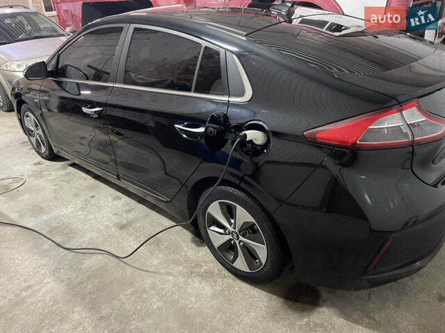Черный Хендай Ioniq, объемом двигателя 0 л и пробегом 122 тыс. км за 13200 $, фото 27 на Automoto.ua