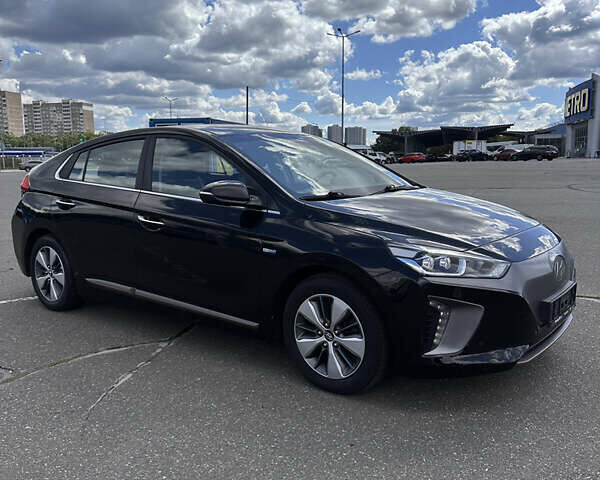 Черный Хендай Ioniq, объемом двигателя 0 л и пробегом 121 тыс. км за 12950 $, фото 11 на Automoto.ua