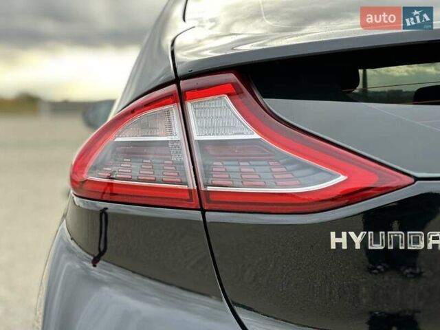 Черный Хендай Ioniq, объемом двигателя 0 л и пробегом 122 тыс. км за 11999 $, фото 24 на Automoto.ua
