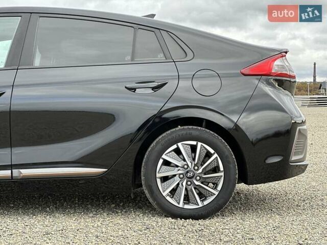 Черный Хендай Ioniq, объемом двигателя 0 л и пробегом 122 тыс. км за 11999 $, фото 12 на Automoto.ua