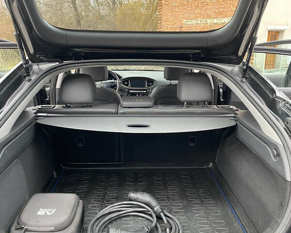 Черный Хендай Ioniq, объемом двигателя 0 л и пробегом 128 тыс. км за 12300 $, фото 27 на Automoto.ua