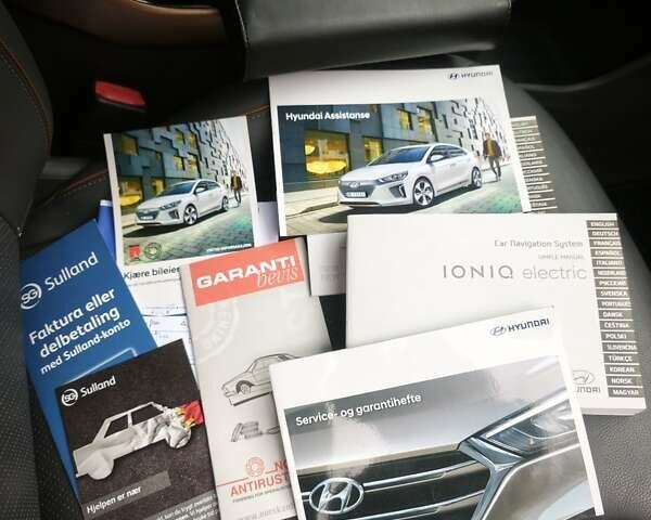 Чорний Хендай Ioniq, об'ємом двигуна 0 л та пробігом 98 тис. км за 13250 $, фото 62 на Automoto.ua