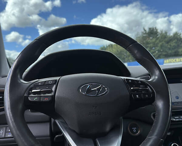 Чорний Хендай Ioniq, об'ємом двигуна 0 л та пробігом 121 тис. км за 12950 $, фото 26 на Automoto.ua