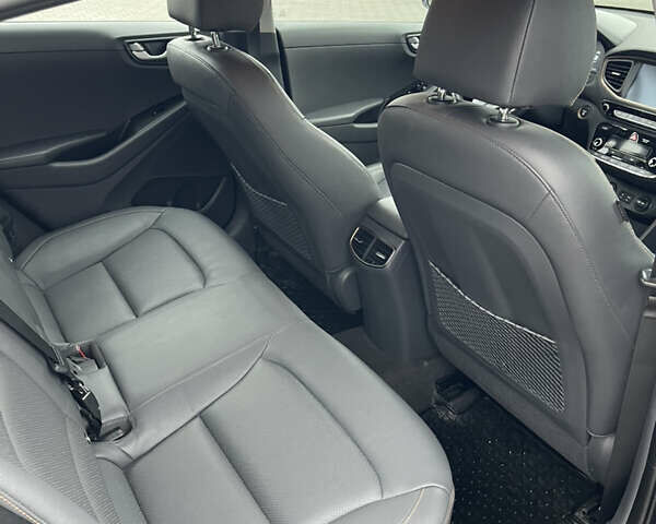 Черный Хендай Ioniq, объемом двигателя 0 л и пробегом 113 тыс. км за 13300 $, фото 12 на Automoto.ua