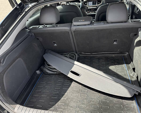 Чорний Хендай Ioniq, об'ємом двигуна 0 л та пробігом 121 тис. км за 12950 $, фото 10 на Automoto.ua