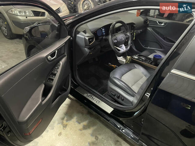 Черный Хендай Ioniq, объемом двигателя 0 л и пробегом 122 тыс. км за 13200 $, фото 25 на Automoto.ua