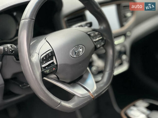 Чорний Хендай Ioniq, об'ємом двигуна 0 л та пробігом 103 тис. км за 12900 $, фото 36 на Automoto.ua