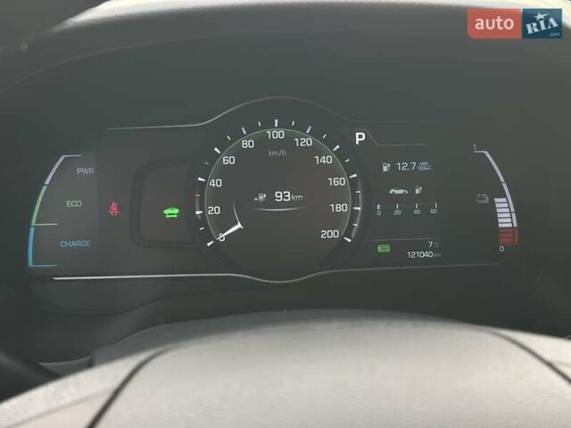 Черный Хендай Ioniq, объемом двигателя 0 л и пробегом 122 тыс. км за 11999 $, фото 67 на Automoto.ua