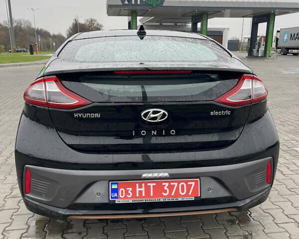 Черный Хендай Ioniq, объемом двигателя 0 л и пробегом 113 тыс. км за 13300 $, фото 4 на Automoto.ua