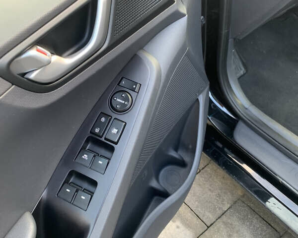 Черный Хендай Ioniq, объемом двигателя 0 л и пробегом 73 тыс. км за 12999 $, фото 10 на Automoto.ua