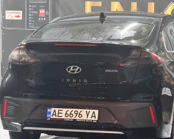 Черный Хендай Ioniq, объемом двигателя 0 л и пробегом 129 тыс. км за 13200 $, фото 31 на Automoto.ua