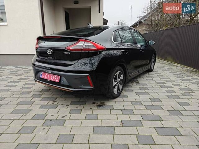 Черный Хендай Ioniq, объемом двигателя 0 л и пробегом 141 тыс. км за 11999 $, фото 6 на Automoto.ua