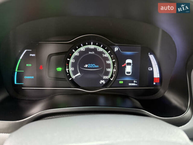 Черный Хендай Ioniq, объемом двигателя 0 л и пробегом 100 тыс. км за 14200 $, фото 21 на Automoto.ua