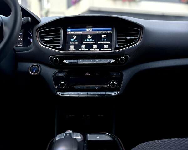 Черный Хендай Ioniq, объемом двигателя 0 л и пробегом 91 тыс. км за 12800 $, фото 67 на Automoto.ua