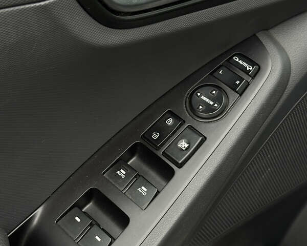 Черный Хендай Ioniq, объемом двигателя 0 л и пробегом 134 тыс. км за 13200 $, фото 13 на Automoto.ua