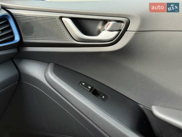 Черный Хендай Ioniq, объемом двигателя 1.6 л и пробегом 77 тыс. км за 15750 $, фото 37 на Automoto.ua