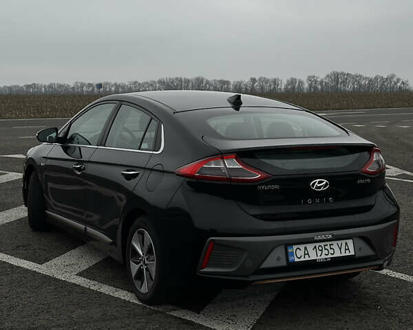 Черный Хендай Ioniq, объемом двигателя 0 л и пробегом 134 тыс. км за 13200 $, фото 5 на Automoto.ua