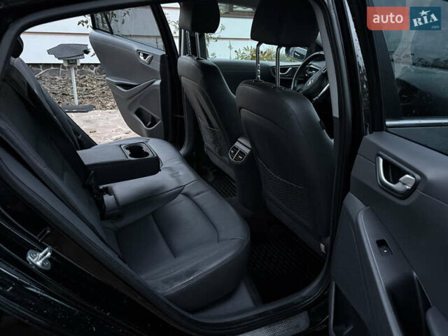Черный Хендай Ioniq, объемом двигателя 0 л и пробегом 145 тыс. км за 12499 $, фото 82 на Automoto.ua