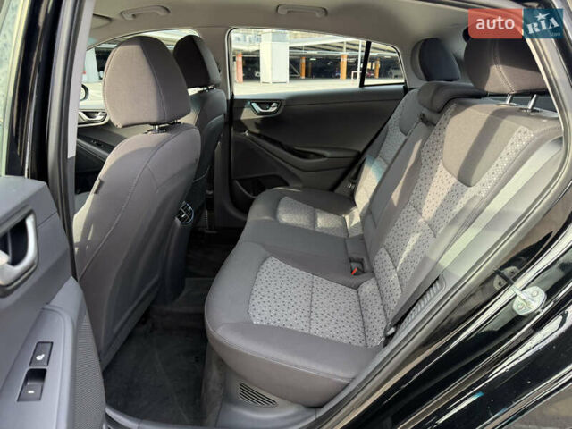 Черный Хендай Ioniq, объемом двигателя 1.6 л и пробегом 77 тыс. км за 15900 $, фото 34 на Automoto.ua