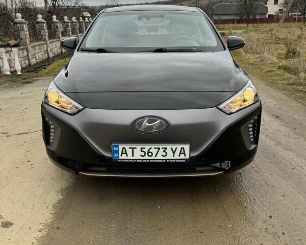 Черный Хендай Ioniq, объемом двигателя 0 л и пробегом 93 тыс. км за 12200 $, фото 1 на Automoto.ua