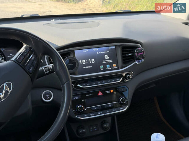 Черный Хендай Ioniq, объемом двигателя 0 л и пробегом 129 тыс. км за 13200 $, фото 26 на Automoto.ua