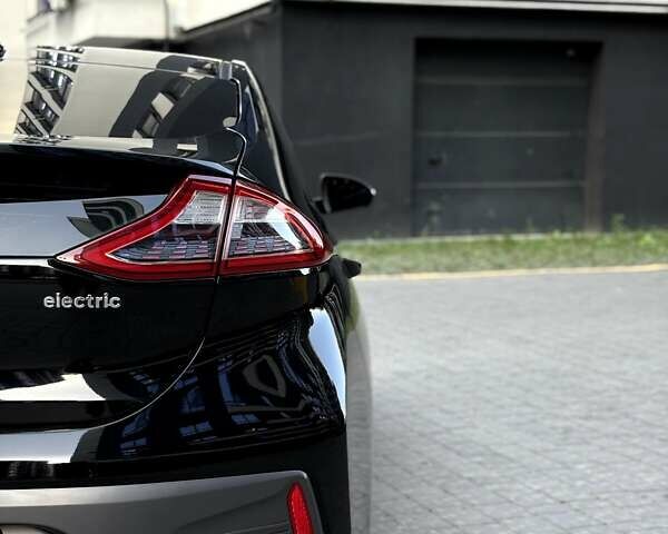 Черный Хендай Ioniq, объемом двигателя 0 л и пробегом 91 тыс. км за 12800 $, фото 23 на Automoto.ua
