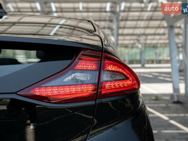 Чорний Хендай Ioniq, об'ємом двигуна 1.58 л та пробігом 53 тис. км за 15850 $, фото 4 на Automoto.ua