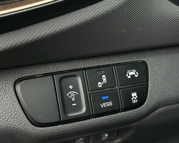 Черный Хендай Ioniq, объемом двигателя 0 л и пробегом 134 тыс. км за 13200 $, фото 16 на Automoto.ua