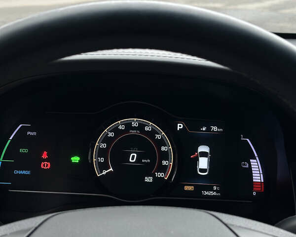 Черный Хендай Ioniq, объемом двигателя 0 л и пробегом 134 тыс. км за 13200 $, фото 21 на Automoto.ua