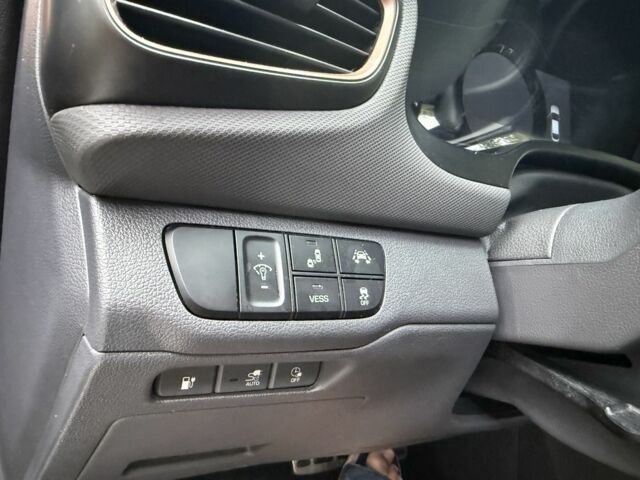 Черный Хендай Ioniq, объемом двигателя 0 л и пробегом 85 тыс. км за 16000 $, фото 6 на Automoto.ua