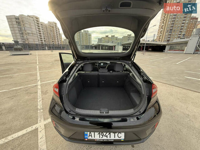 Черный Хендай Ioniq, объемом двигателя 1.6 л и пробегом 77 тыс. км за 15900 $, фото 24 на Automoto.ua