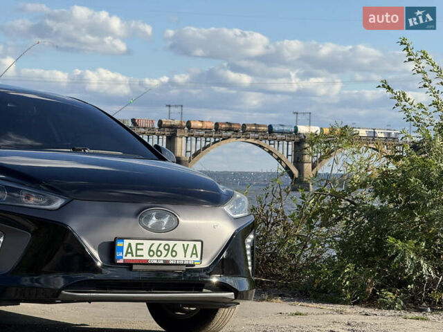 Черный Хендай Ioniq, объемом двигателя 0 л и пробегом 129 тыс. км за 13200 $, фото 15 на Automoto.ua