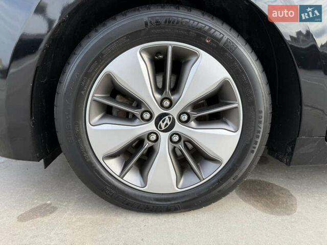 Черный Хендай Ioniq, объемом двигателя 1.6 л и пробегом 77 тыс. км за 15750 $, фото 62 на Automoto.ua