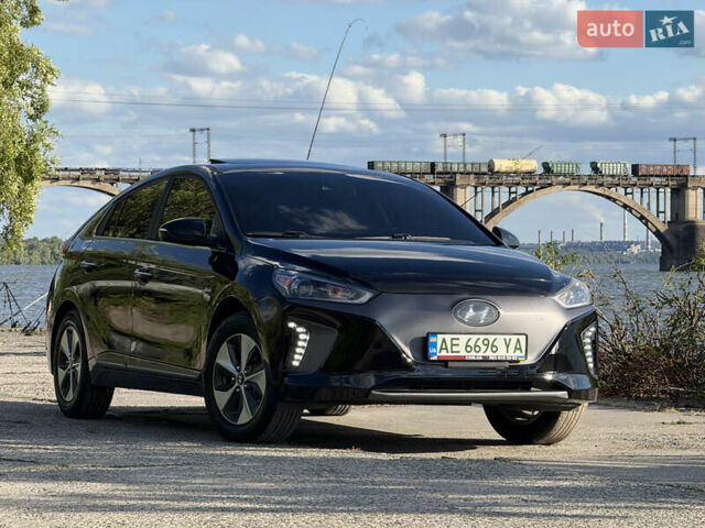 Черный Хендай Ioniq, объемом двигателя 0 л и пробегом 129 тыс. км за 13200 $, фото 20 на Automoto.ua