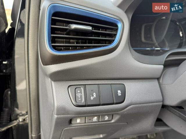 Черный Хендай Ioniq, объемом двигателя 1.6 л и пробегом 77 тыс. км за 15750 $, фото 54 на Automoto.ua