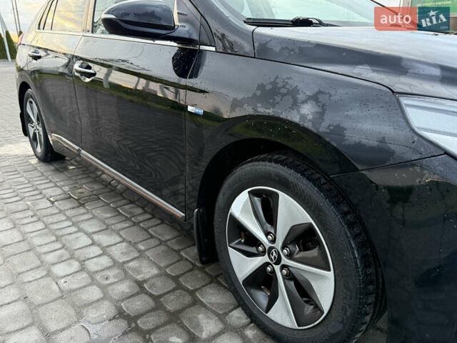 Черный Хендай Ioniq, объемом двигателя 0 л и пробегом 145 тыс. км за 12499 $, фото 30 на Automoto.ua