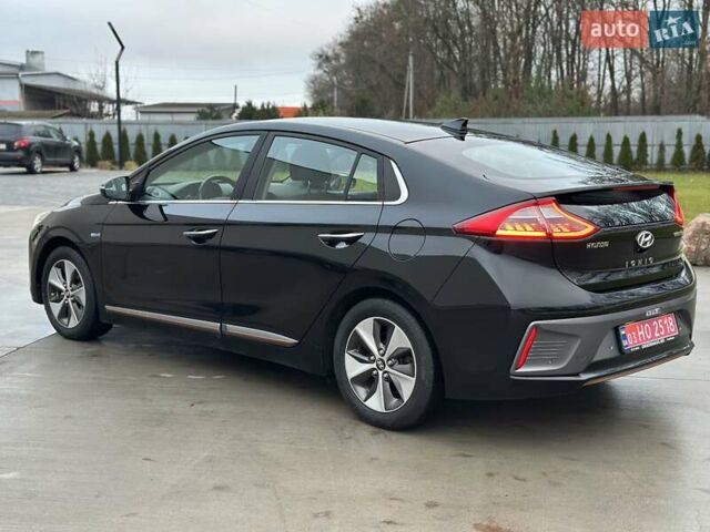 Черный Хендай Ioniq, объемом двигателя 0 л и пробегом 137 тыс. км за 12499 $, фото 7 на Automoto.ua