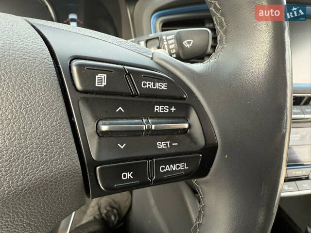 Черный Хендай Ioniq, объемом двигателя 1.6 л и пробегом 77 тыс. км за 15750 $, фото 51 на Automoto.ua