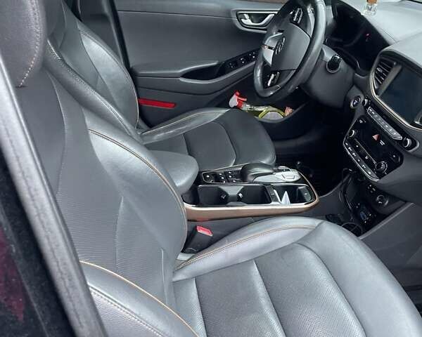Чорний Хендай Ioniq, об'ємом двигуна 0 л та пробігом 183 тис. км за 11400 $, фото 5 на Automoto.ua